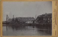 57226 De Dokhaven met de twee overdekte scheepsbouwloodsen (de kleine kappen) van de Kon. Mij. De Schelde, ...
