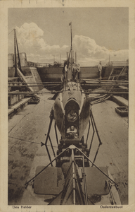 57456 Den Helder onderzeeboot. Onderzeeboten in het droogdok op de marinewerf te Den Helder