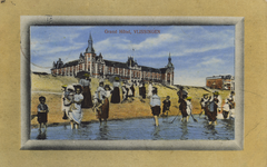 57497 'Grand Hôtel, Vlissingen'. Het badstrand en Grand Hotel des Bains (later Britannia) op Boulevard Evertsen