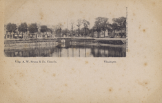57527 'Vlissingen' Nieuwe Haven of Pottekaai (gedempt in 1909). Links op de achtergrond de Stenenbeer, rechts de Hooikade