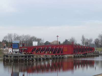 57692 De draaibrug over het Kanaal door Walcheren bij Souburg. Op 16 september 2013 werd de brug weg gehaald voor ...