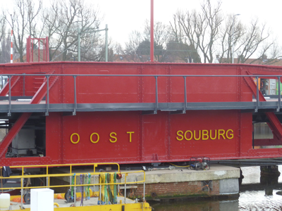 57699 De draaibrug over het Kanaal door Walcheren bij Souburg. Op 16 september 2013 werd de brug weg gehaald voor ...