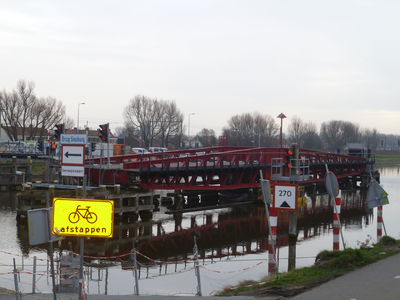 57703 De draaibrug over het Kanaal door Walcheren bij Souburg. Op 16 september 2013 werd de brug weg gehaald voor ...