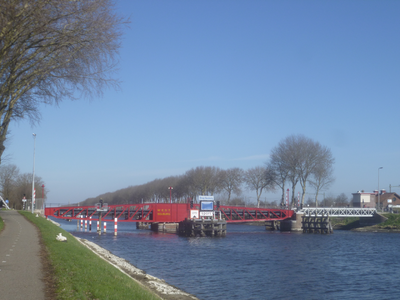 57731 De draaibrug over het Kanaal door Walcheren bij Souburg, gezien vanaf het Jaagpad vanuit Vlissingen
