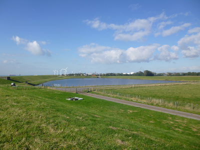 58137 Het buitengebied bij Ritthem. Het waterbassin naast de Schone Waardinweg, achter de zeedijk, richting de ...