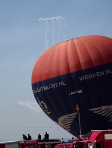 58176 Ultramagic N-180 luchtballon PH-SBB van de Koninklijke Luchtmacht gefotografeerd tijdens rescue 2014. Eigendom ...