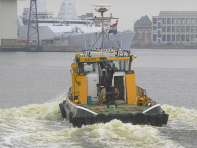 58232 De sleep-duwboot HENDRIK 7 in het Verbreed Kanaal. Deze boot is gebouwd in 1974 bij Deltawerf te Sliedrecht. De ...