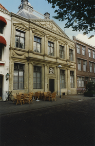 58470 Het Lampsinshuis, gesticht door Cornelis Lampsins in 1641, op de Nieuwendijk no.11