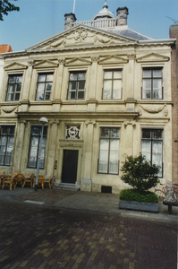 58471 Het Lampsinshuis, gesticht door Cornelis Lampsins in 1641, op de Nieuwendijk no.11