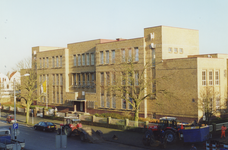58603 Het gebouw van de voormalige HBS, thans Theo van Doesburgcentrum , cultureel- en kunstcentrum aan de Brouwenaarstraat 2
