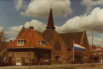 58693 De Gereformeerde kerk (Petruskerk) aan de Paul Krugerstraat. De kerk is gebouwd in 1928-1929 (foto 1975-1980 ca.).