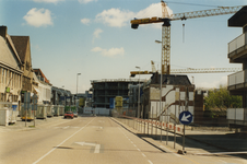 58704 De Coosje Buskenstraat richting het Betje Wolffplein. Op de foto zien we de bouwwerkzaamheden betreft het nieuwe ...