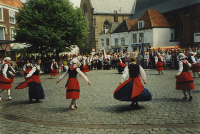 58848 Op zaterdag 17 augustus 1991 is de binnenstad van Vlissingen in Spaanse sferen, een 75 tellende Baskische ...