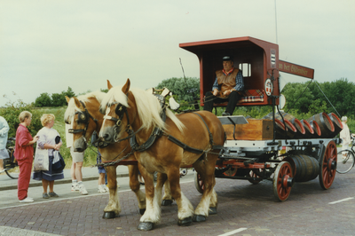 58852 Op zaterdag 13 juli vetrokkken 12 spannen met trekpaarden vanaf de Grote Markt in Brussel richting Amsterdam, ...