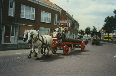 58870 Op zaterdag 13 juli vetrokkken 12 spannen met trekpaarden vanaf de Grote Markt in Brussel richting Amsterdam, ...