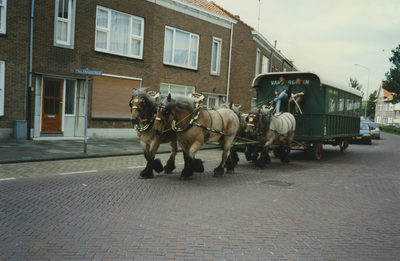 58871 Op zaterdag 13 juli vetrokkken 12 spannen met trekpaarden vanaf de Grote Markt in Brussel richting Amsterdam, ...