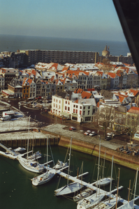 58887 Luchtfoto van Vlissingen. De binnenstad gefotografeerd vanuit de uitkijktoren van het maritiem attractiecentrum ...
