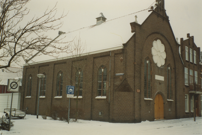 58944 De Christelijk Gereformeerde Kerk in de Kasteelstraat, hoek Lammensstraat (foto februari 1991).
