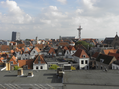 59034 Gezicht vanaf 5 hoog Lange Zelke over de stad richting Schelde zichtbaar ondermeer uitkijktoren en de St. Jacobskerk