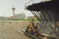 59157 In 2001 kreeg de Oranjemolen te Vlissingen een nieuwe paalfundering en betonvloer, uitgevoerd door firma Bresser ...