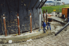 59177 In 2001 kreeg de Oranjemolen te Vlissingen een nieuwe paalfundering en betonvloer, uitgevoerd door firma Bresser ...