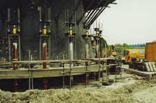 59180 In 2001 kreeg de Oranjemolen te Vlissingen een nieuwe paalfundering en betonvloer, uitgevoerd door firma Bresser ...