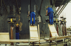 59181 In 2001 kreeg de Oranjemolen te Vlissingen een nieuwe paalfundering en betonvloer, uitgevoerd door firma Bresser ...
