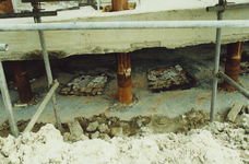 59182 In 2001 kreeg de Oranjemolen te Vlissingen een nieuwe paalfundering en betonvloer, uitgevoerd door firma Bresser ...
