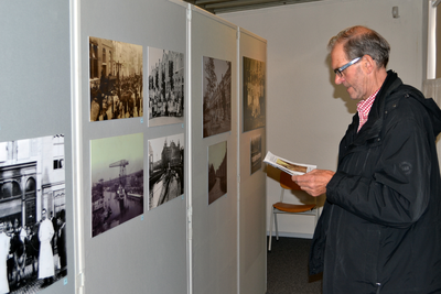 59239 Open archievendag in het gemeentearchief Vlissingen op zaterdag 25 oktober 2014. Rond de 200 bezoekers bezochten ...