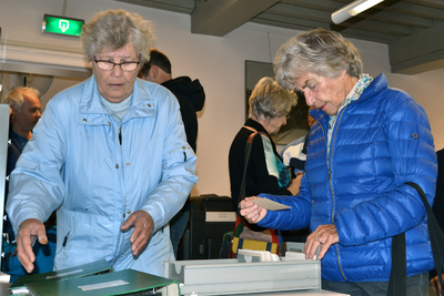 59241 Open archievendag in het gemeentearchief Vlissingen op zaterdag 25 oktober 2014. Rond de 200 bezoekers bezochten ...