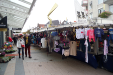 59313 Vlissingse weekmarkt voor de laatste keer op de oude plek aan de Coosje Buskenstraat en kop ...