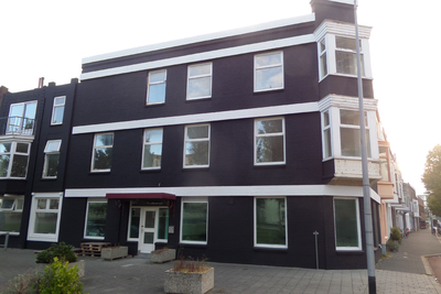 59314 Voormalig hotel Elisabeth, Singel 2-4 gezien vanaf de Badhuisstraat te Vlissingen, wordt opgeknapt door eigenaars ...