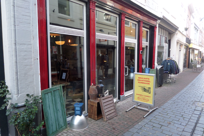 59327 Sinds 19 november 2016 bundelen RootWood & Sleazy Tiki Barbershop hun krachten in de Sint Jacobsstraat 17 te ...