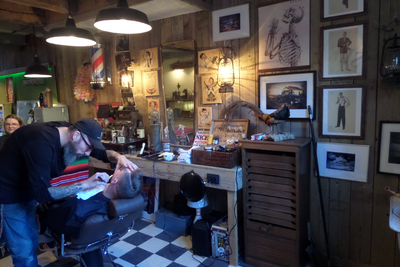 59329 Sinds 19 november 2016 bundelen RootWood & Sleazy Tiki Barbershop hun krachten in de Sint Jacobsstraat 17 te ...