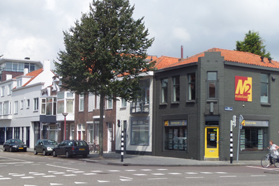59331 Kantoor van M2 Makelaars, Paul Krugerstraat 9 te Vlissingen, op de hoek met de Scheldestraat gezien vanaf het ...