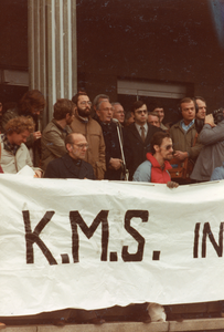 59406 Protestactie van Schelde-werknemers in Vlissingen op maandagochtend 7 februari 1983 tegen de dreigende afbraak ...