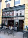 59505 Na bijna zes maanden zijn de gevel en het interieur van café Hoppit aan de Walstraat 35 te Vlissingen weer ...