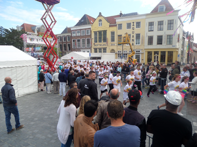 59507 Het kleurrijke hardloopevenement Color Run 'Colours By The Sea' in Vlissingen werd op zaterdag 13 juni 2015 voor ...