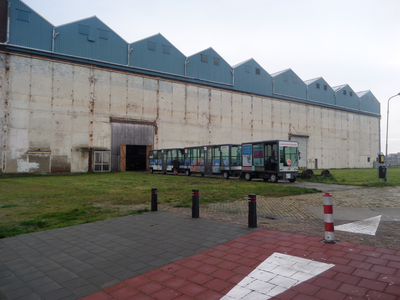 59568 De zonnetrein begint zijn dagelijkse tour door Vlissingen vanuit de voormalige Machinefabriek (stalling en oplaadpunt)