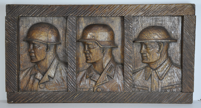 4371 [Portret van drie militairen uit WOII, als symbool voor het tijdsgewricht 1940-1945]