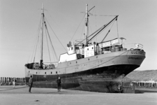 11659 Nederlandse kustvaarder Luctor gestrand tussen Vlissingen en Dishoek op 1 november 1961