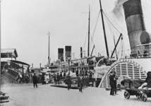 12317 Schip de Koningin Regentes, gebouwd in 1895, afgevoerd in 1918, Vlissingen