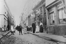 12324 De Noordstraat te Vlissingen, waarschijnlijk enige tijd na het aanleggen van de riolering