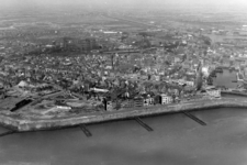 12422 Luchtfoto Vlissingen met op de voorgrond Boulevard de Ruyter