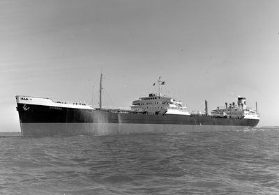 16623 Shell tanker Vivipara, in 1957 gebouwd bij de NDSM, plaats onbekend