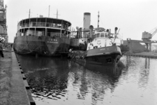 540B Schepen (tankers) ms Luisa (Maracaibo) en ms Matilde (Willemstad) en sleepboot Argus, vermoedelijk niet in ...