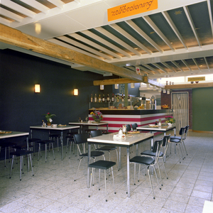 5957 Interieur cafetaria 'Raadhuys, van Hoepen te Westkapelle
