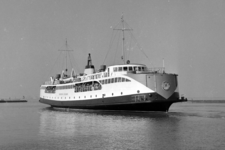 8326 Provinciale Stoombootdiensten (PSD), ms Koningin Juliana (met radar) verlaat haven van Breskens