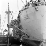 959 Finse vrachtschip 'Alca' na een aanvaring in het Nauw van Bath op de Westerschelde met de Zweedse ertstanker ...