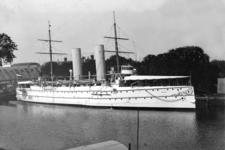 11095 Hr.Ms. Pantserdekschip Zeeland (Wv. 3900 ton). 27-3-1895: Op stapel gezet bij de Koninklijke Maatschappij de ...